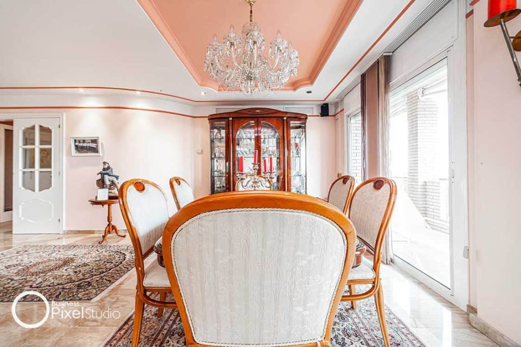 ático con muebles de colección